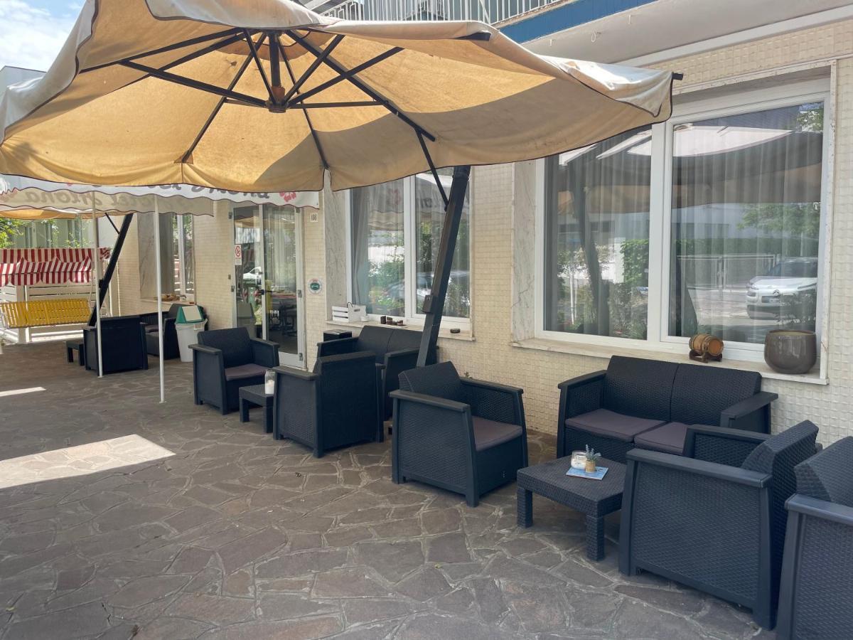 Hotel Aloha Cesenatico Exterior foto